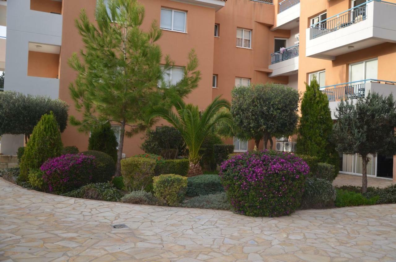 Iris Village Paphos Exterior photo