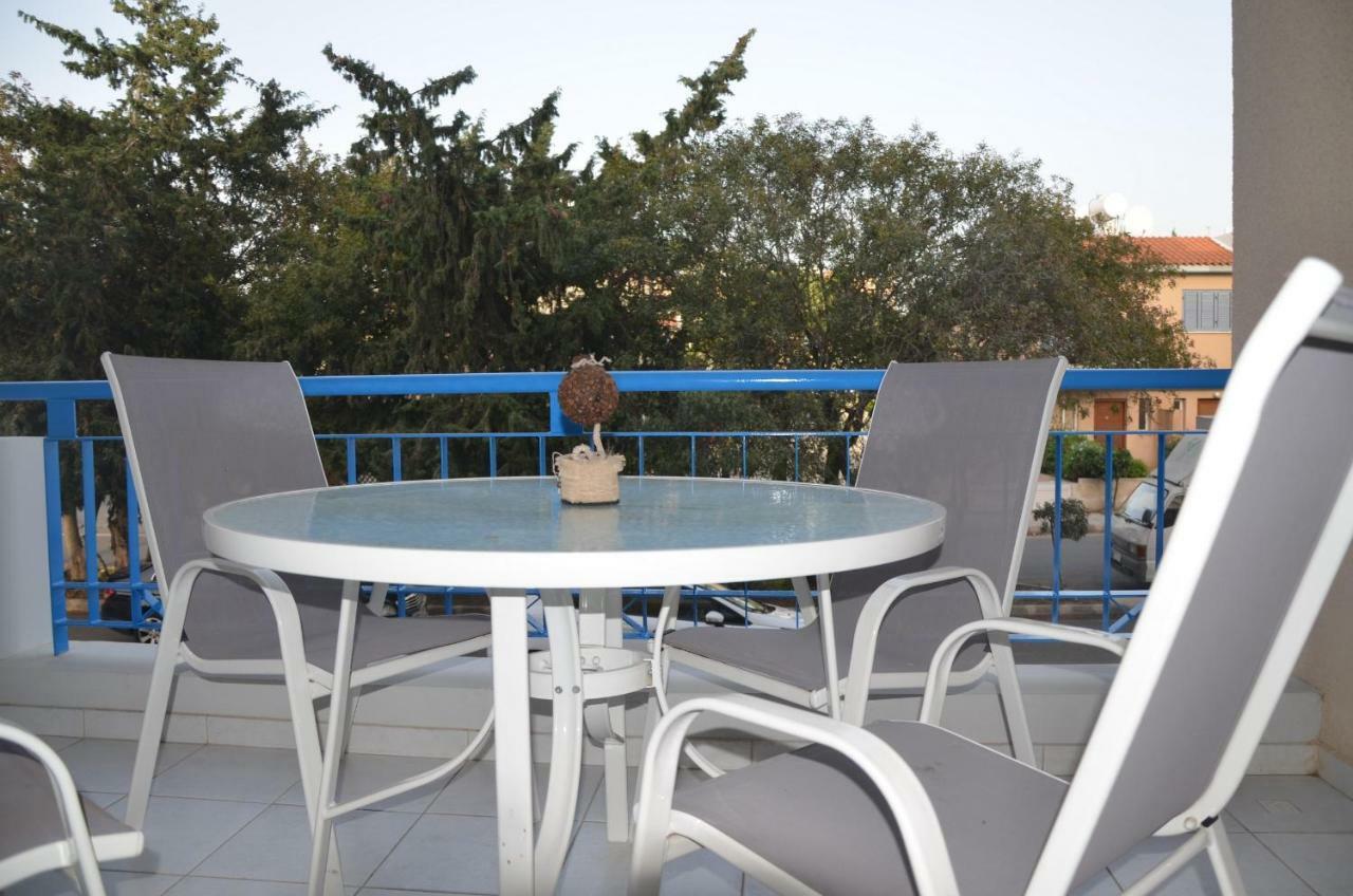 Iris Village Paphos Exterior photo