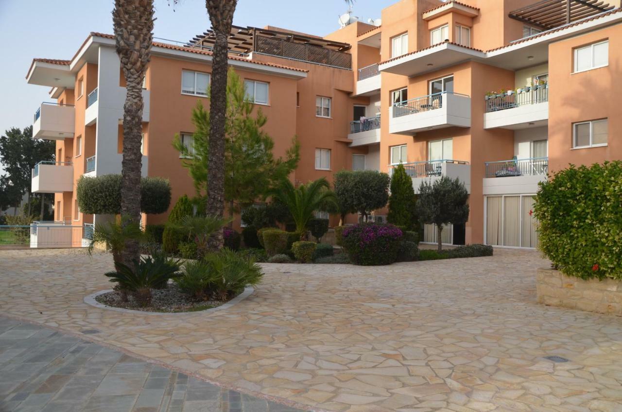 Iris Village Paphos Exterior photo