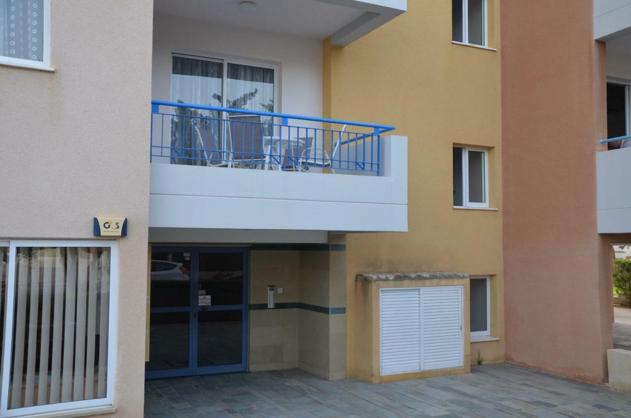 Iris Village Paphos Exterior photo